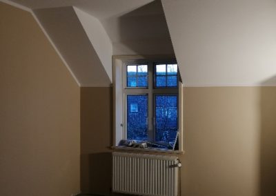 Fenster in einem sanierten Raum.